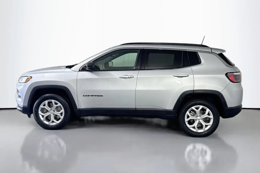 2024 Jeep Compass Latitude photo 1