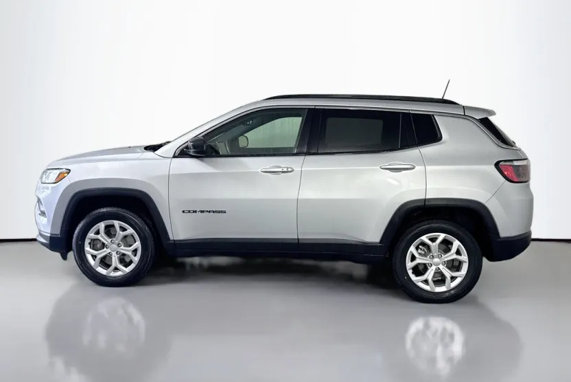 2024 Jeep Compass Latitude photo 1