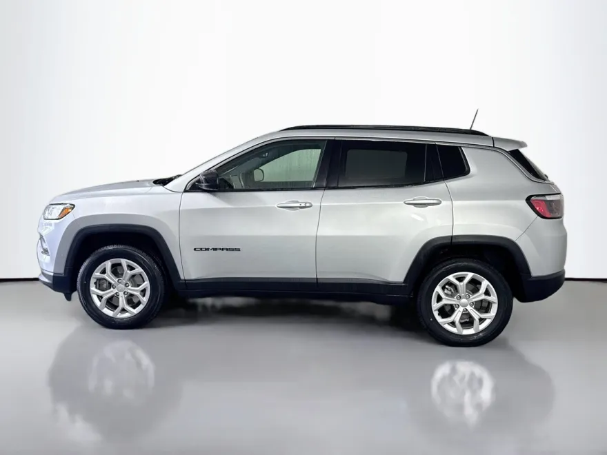 2024 Jeep Compass Latitude photo 1