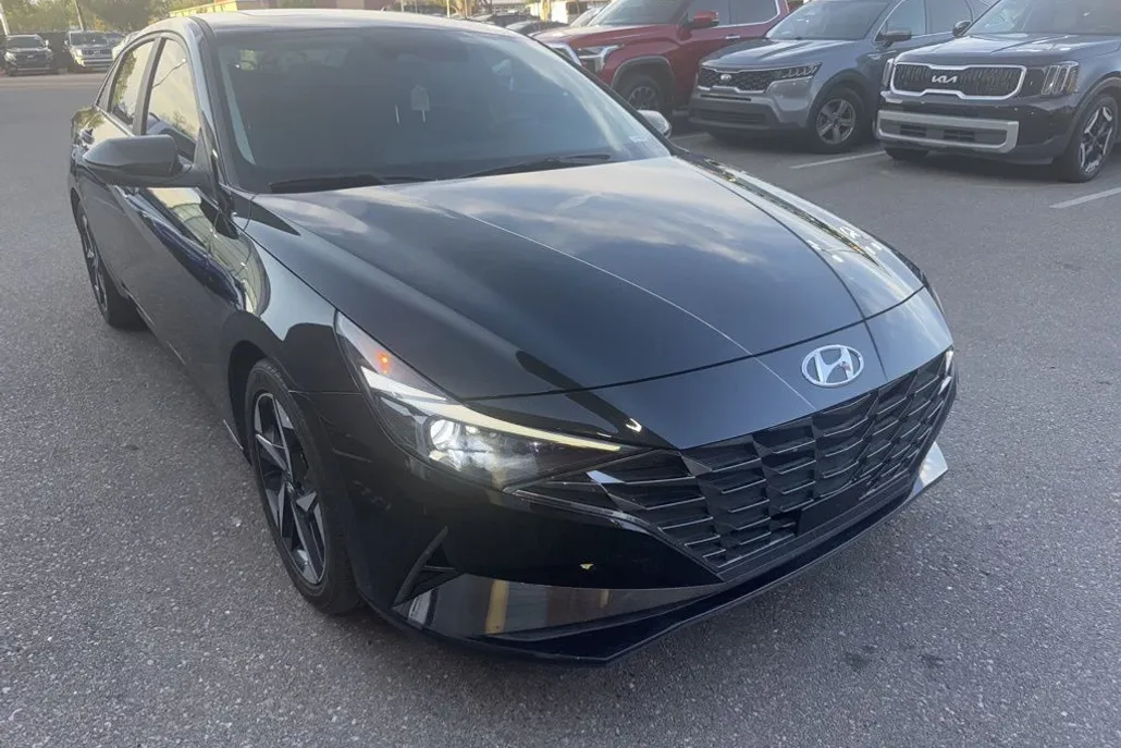 2023 Hyundai Elantra Limited photo 1