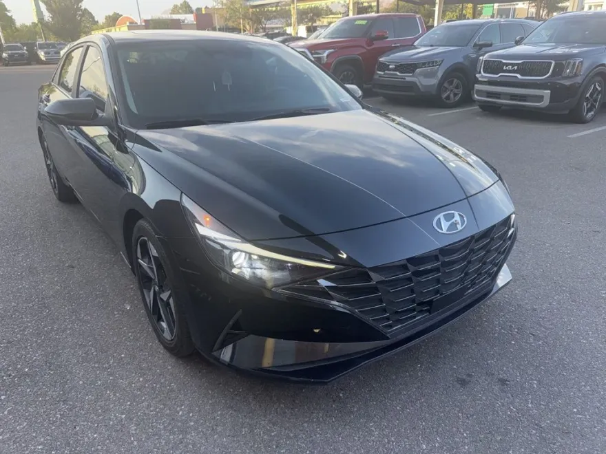 2023 Hyundai Elantra Limited photo 1
