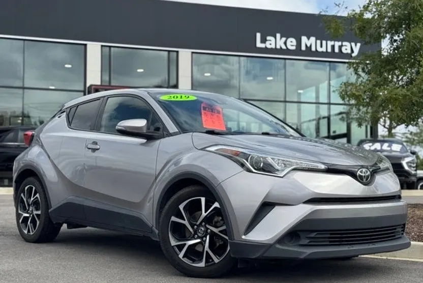 2019 Toyota C-HR XLE photo 1