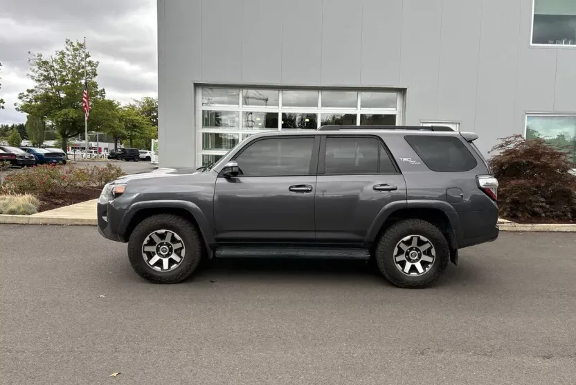 2021 Toyota 4Runner TRD photo 1