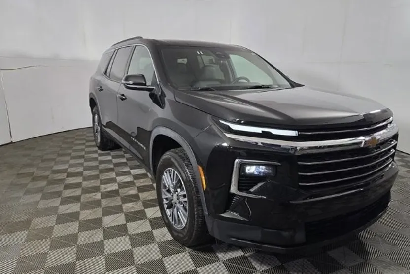 2025 Chevrolet Traverse photo 1
