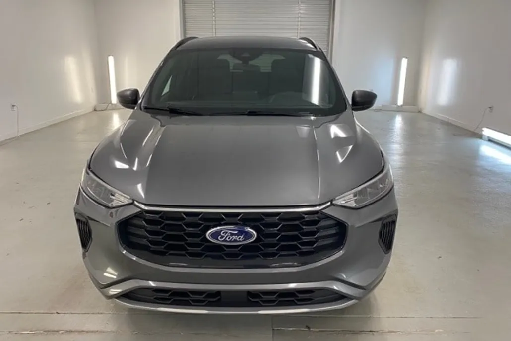 2024 Ford Escape ST-Line photo 1