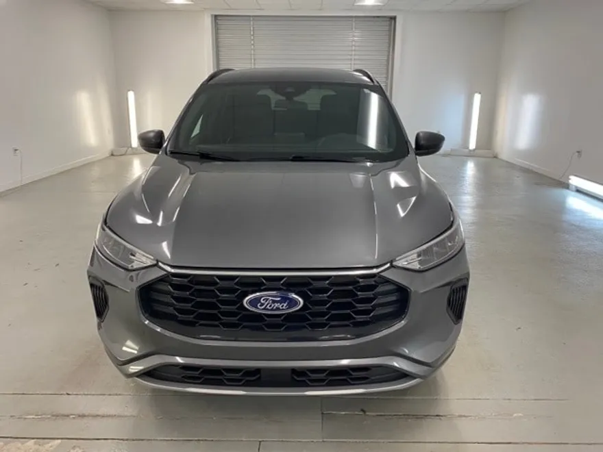 2024 Ford Escape ST-Line photo 1