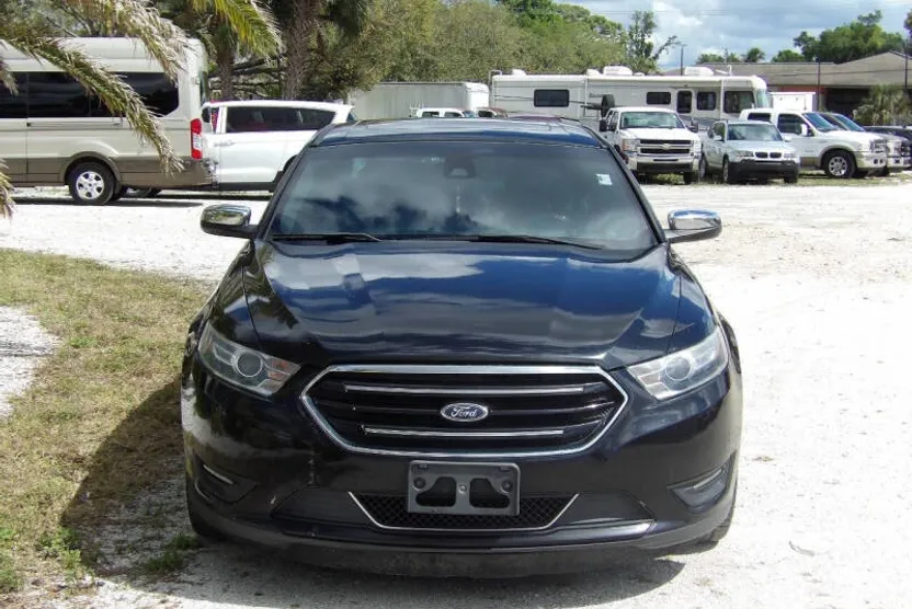 2017 Ford Taurus Limited photo 1