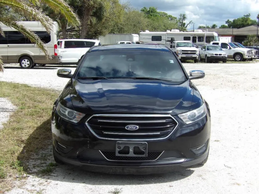 2017 Ford Taurus Limited photo 1