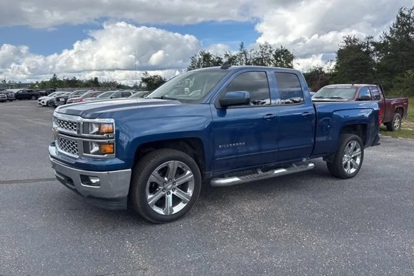 2015 Chevrolet Silverado 1500 LT photo 1