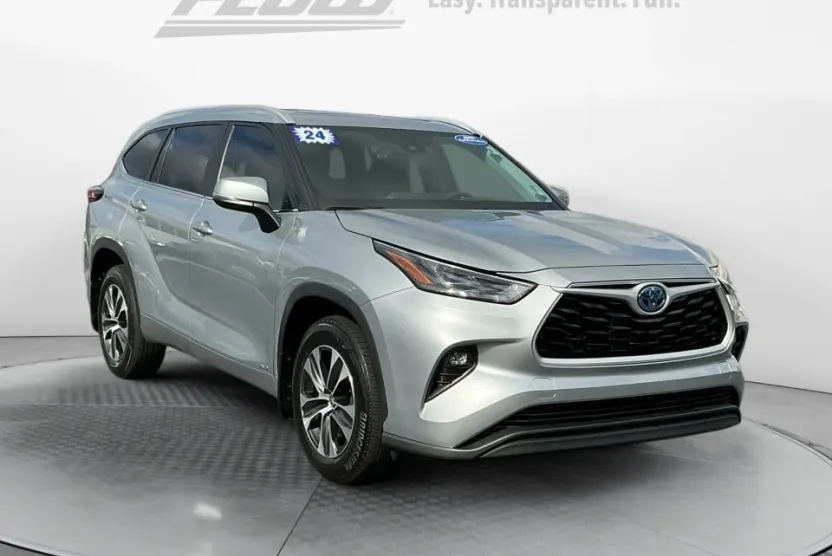 2024 Toyota Highlander Hybrid XLE photo 1