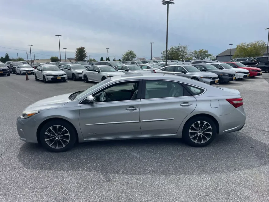 2017 Toyota Avalon Hybrid XLE Plus photo 1
