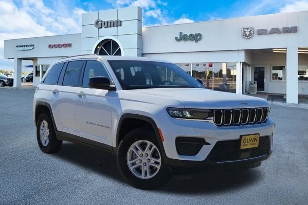 2024 Jeep Grand Cherokee Laredo A photo 1