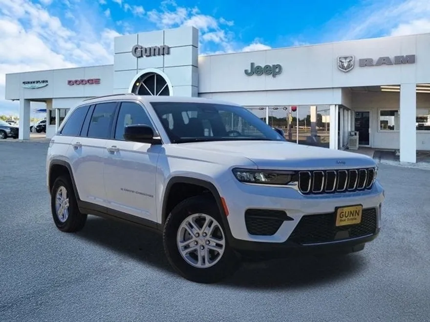 2024 Jeep Grand Cherokee Laredo A photo 1