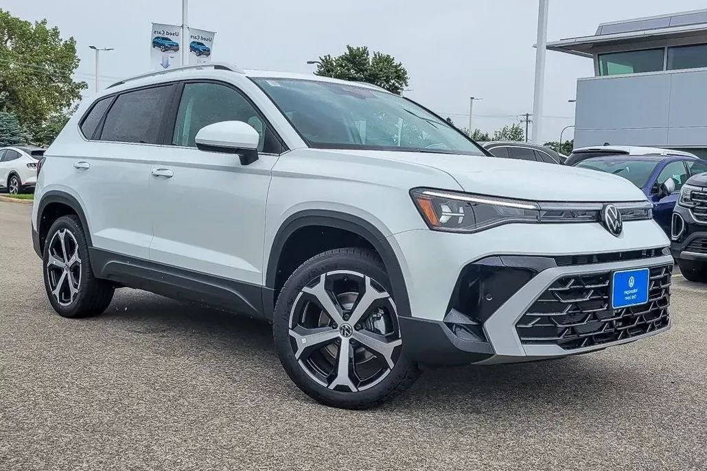 2025 Volkswagen Taos SEL photo 1