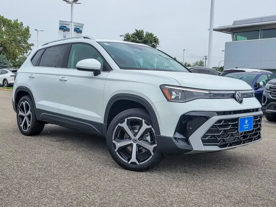 2025 Volkswagen Taos SEL photo 1