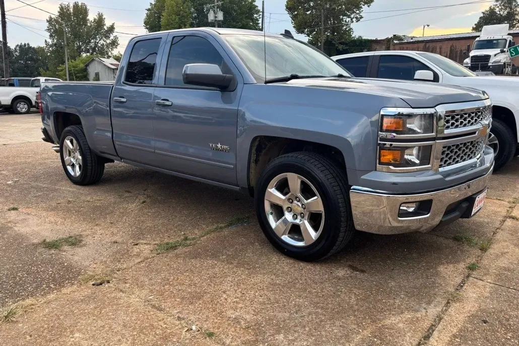 2015 Chevrolet Silverado 1500 LT photo 1