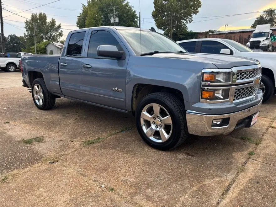 2015 Chevrolet Silverado 1500 LT photo 1