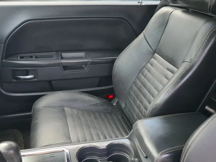 2011 Dodge Challenger photo 1