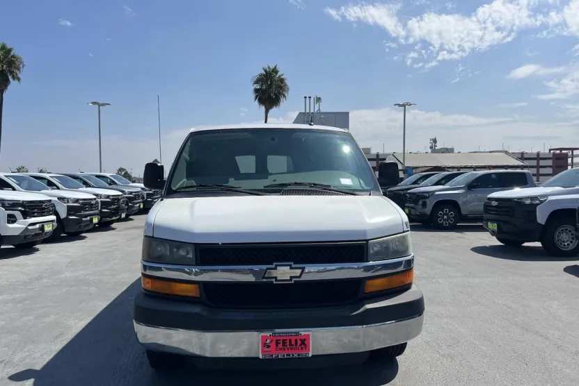 2013 Chevrolet Express Passenger 3500 LT photo 1