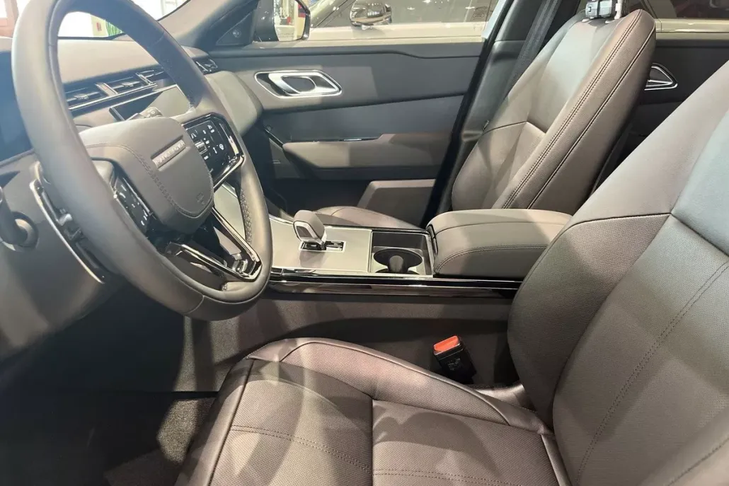 2025 Land Rover Range Rover Velar P250 Dynamic SE photo 1