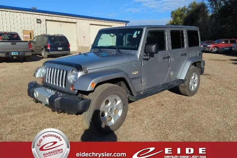 2013 Jeep Wrangler Unlimited Sahara photo 1