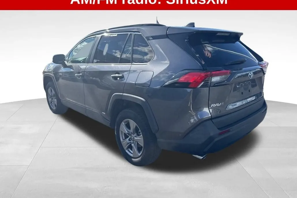 2024 Toyota RAV4 Hybrid XLE photo 1