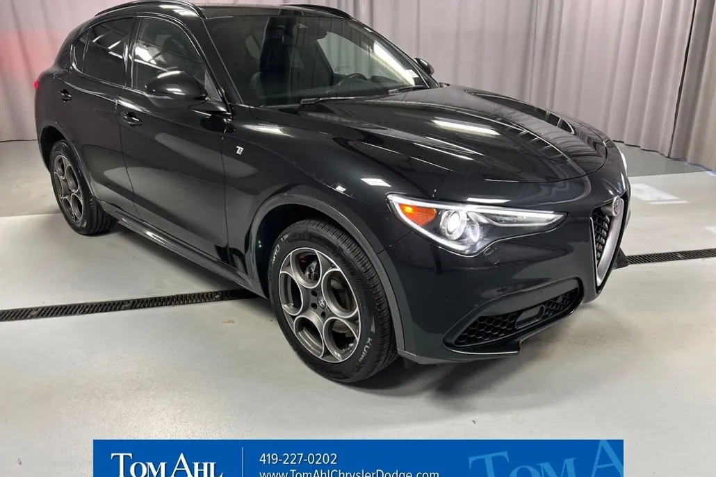 2023 Alfa Romeo Stelvio Ti photo 1