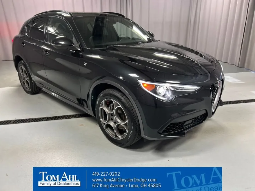 2023 Alfa Romeo Stelvio Ti photo 1