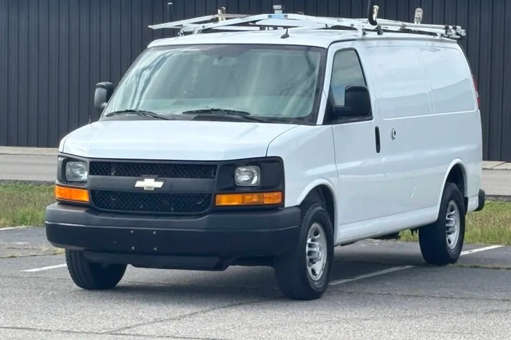 2015 Chevrolet Express 2500 Cargo Van photo 1