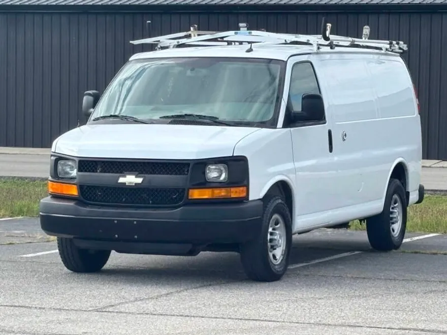 2015 Chevrolet Express 2500 Cargo Van photo 1