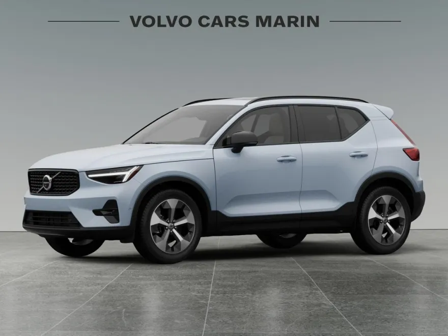 2026 Volvo XC40 Plus photo 1