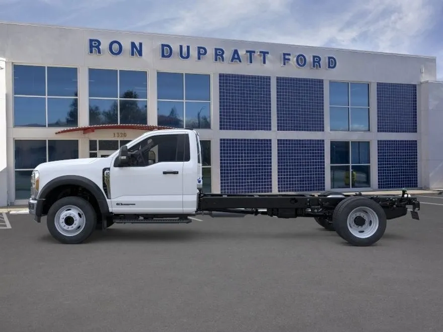 2025 Ford F-550 photo 1