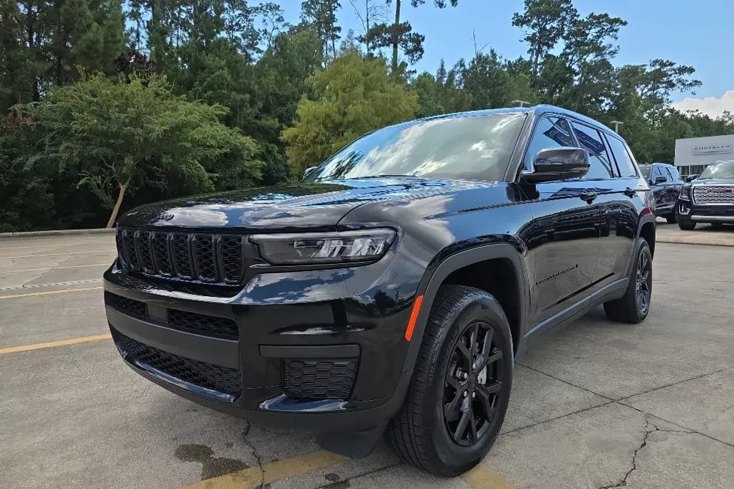 2024 Jeep Grand Cherokee Altitude photo 1
