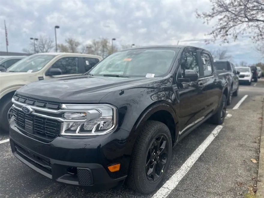 2024 Ford Maverick Lariat photo 1