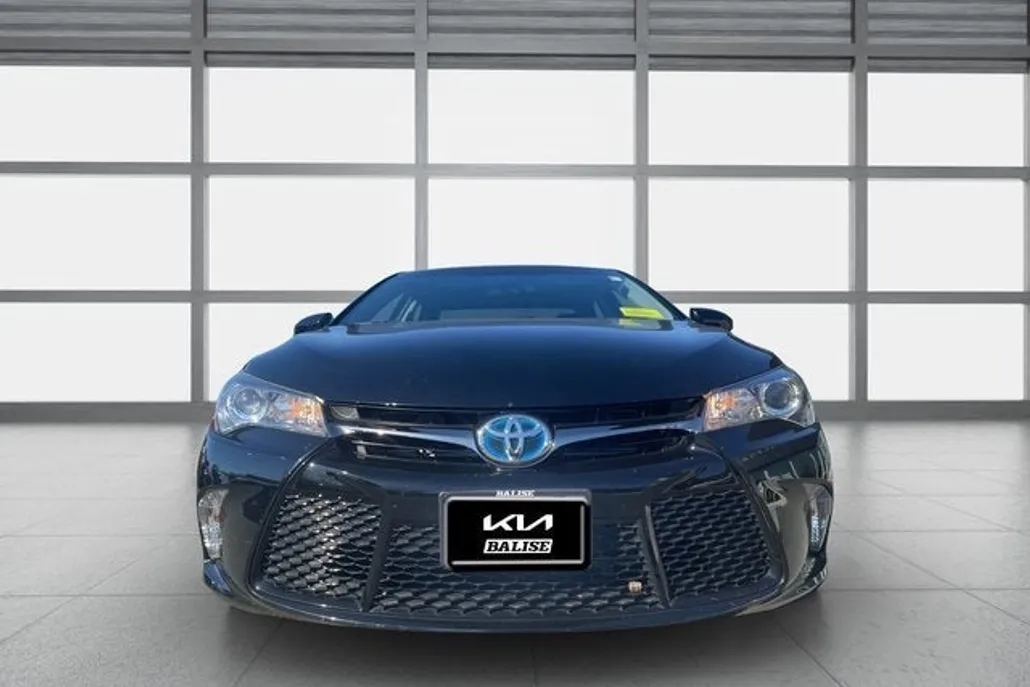 2017 Toyota Camry SE photo 1