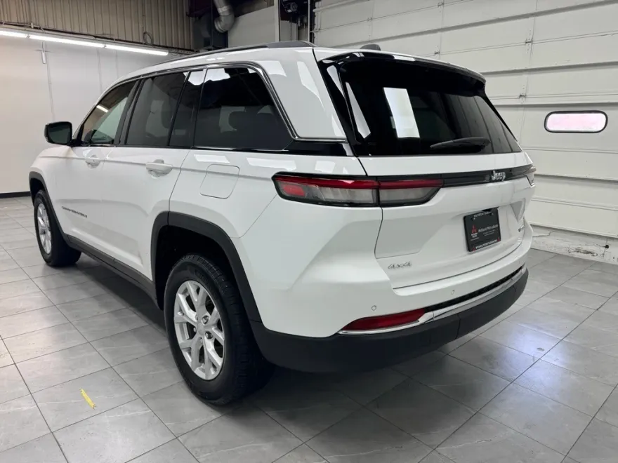 2024 Jeep Grand Cherokee Limited photo 1