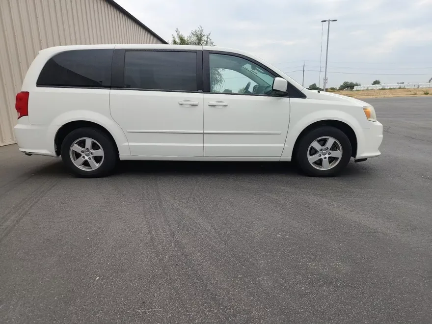 2012 Dodge Grand Caravan SE photo 1