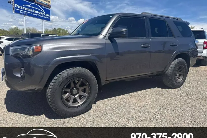 2018 Toyota 4Runner SR5 photo 1
