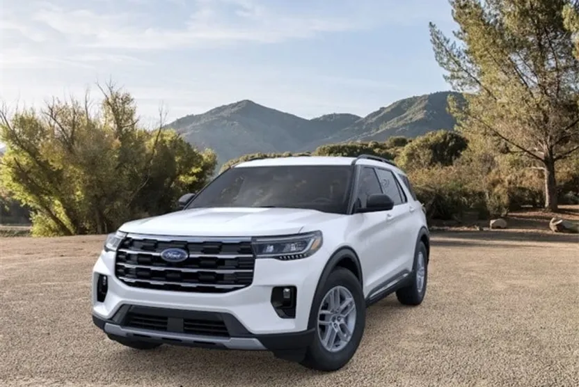 2025 Ford Explorer photo 1