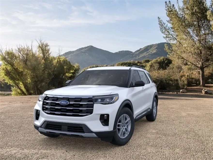 2025 Ford Explorer photo 1