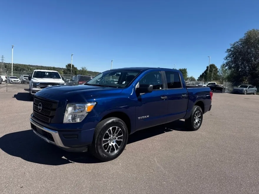 2023 Nissan Titan SV photo 1