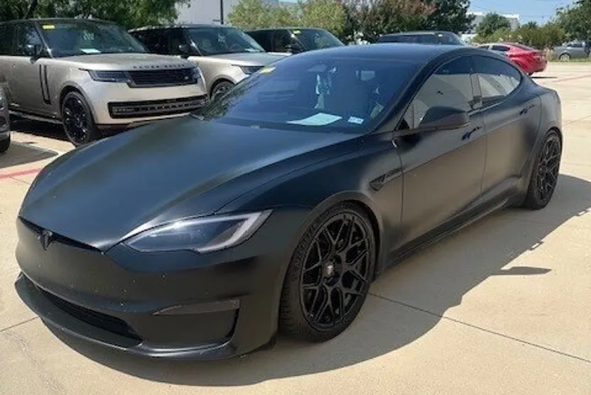 2022 Tesla Model S Plaid photo 1