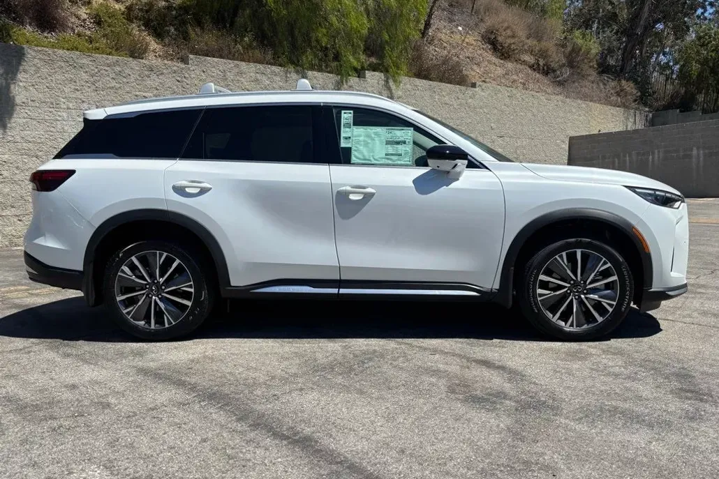 2026 Infiniti QX60 Luxe photo 1