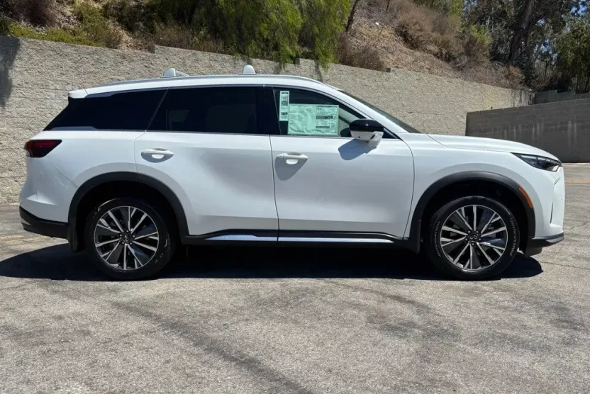 2026 Infiniti QX60 Luxe photo 1