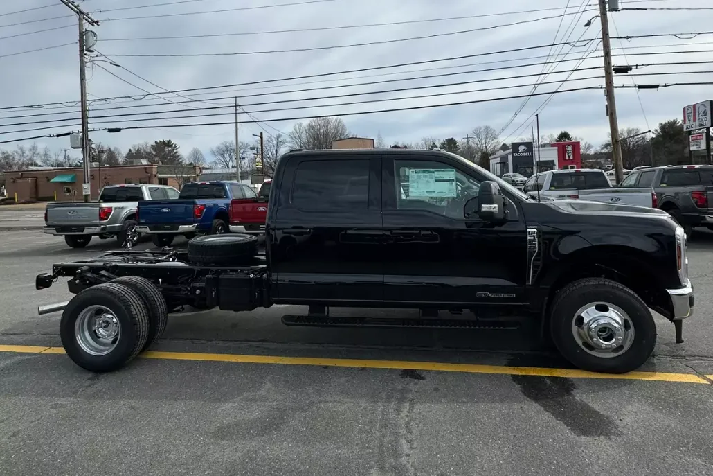 2025 Ford F-350 photo 1