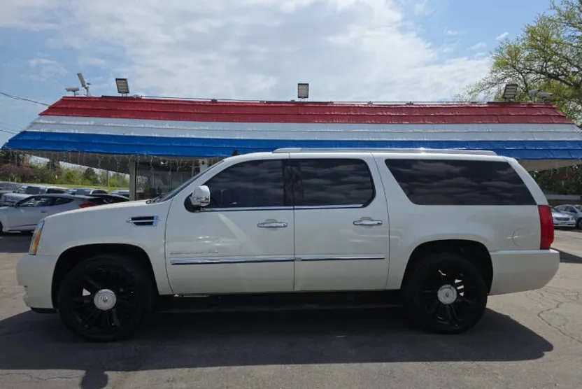 2013 Cadillac Escalade ESV Platinum photo 1