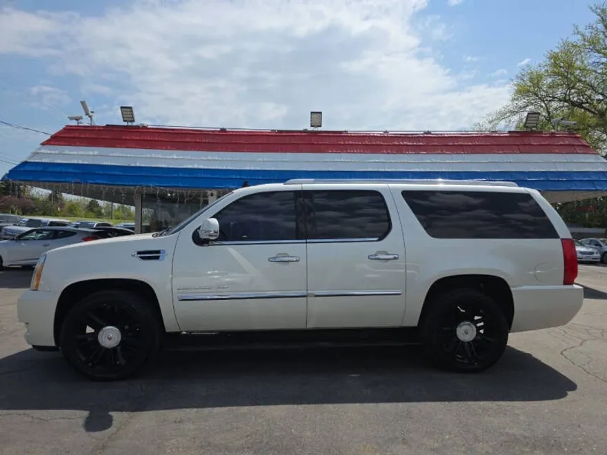 2013 Cadillac Escalade ESV Platinum photo 1