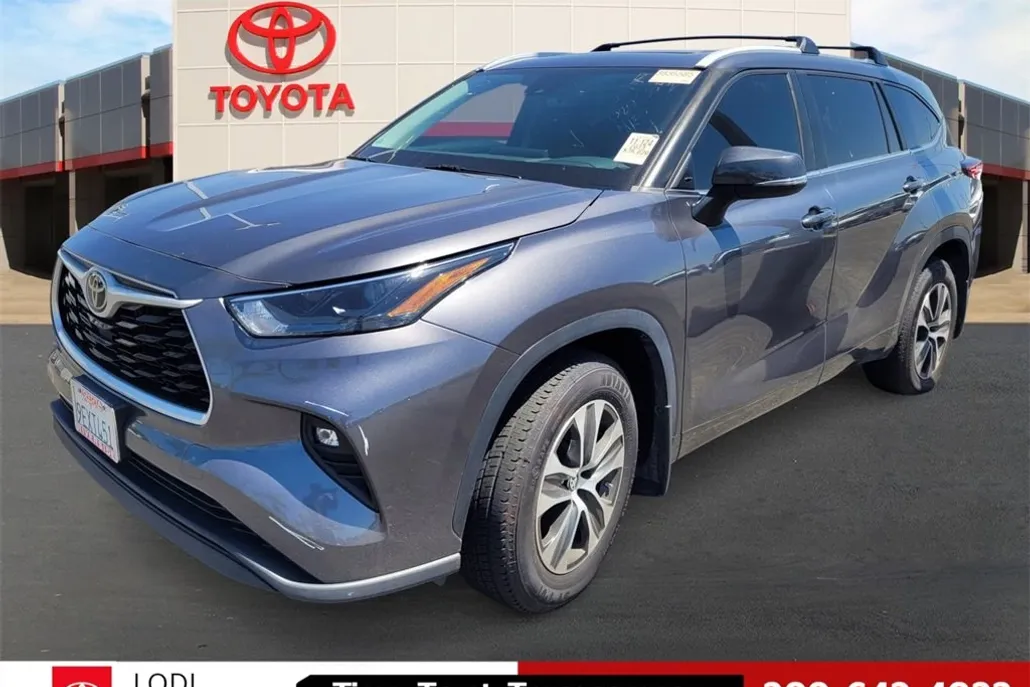 2023 Toyota Highlander XLE photo 1