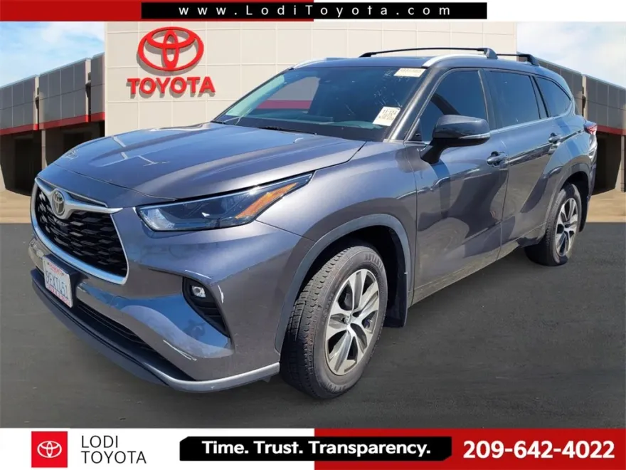 2023 Toyota Highlander XLE photo 1