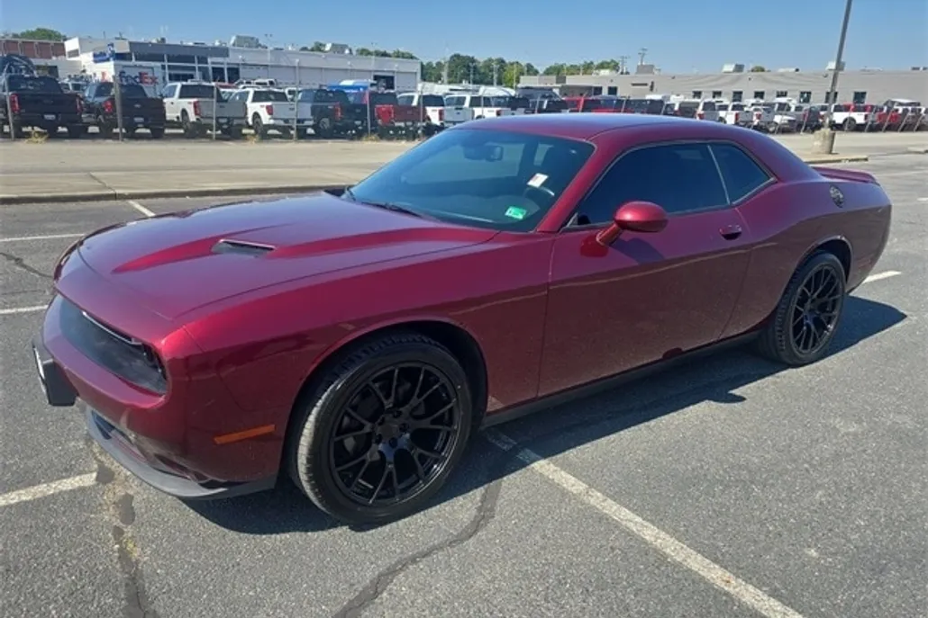 2019 Dodge Challenger SXT photo 1